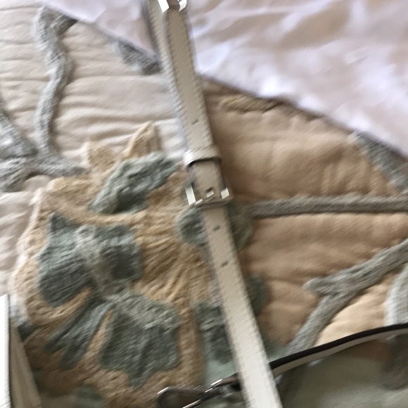 EUC Michael Kors authentic handbag with matching wallet, dust bag and adj strap - Picture 16 of 16